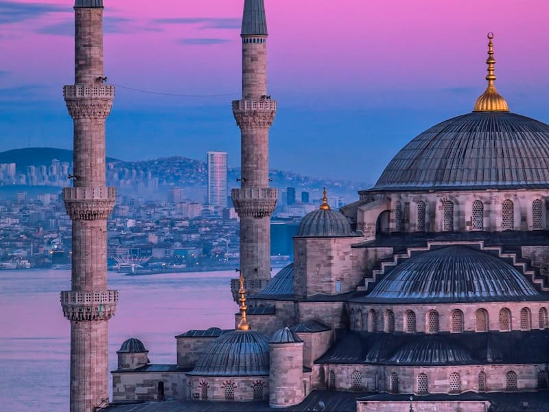 Boğaz'da Günbatımı Yogası: Teknede Serenlik