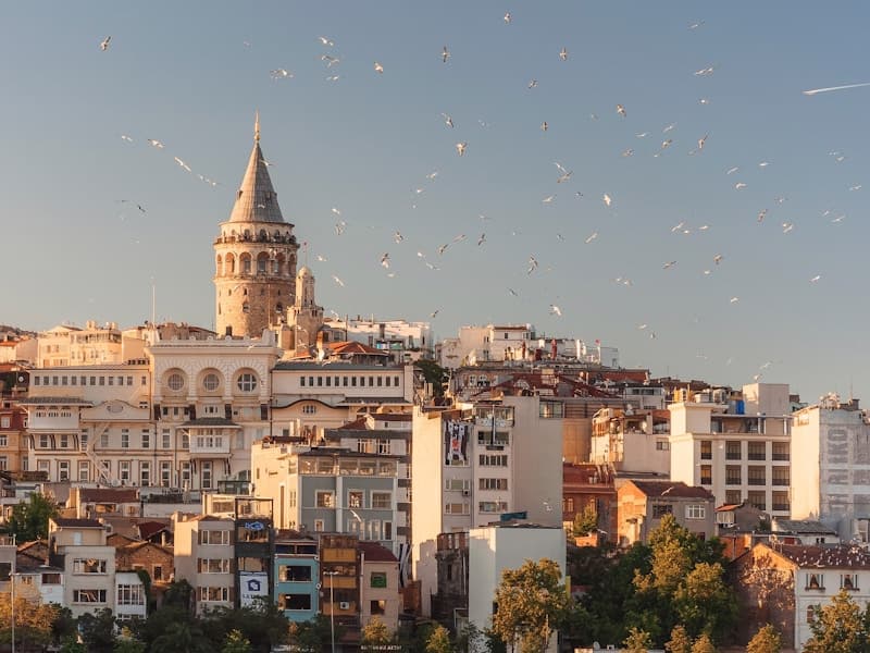 Balat: Renkli Sokaklar, Derin Hikayeler